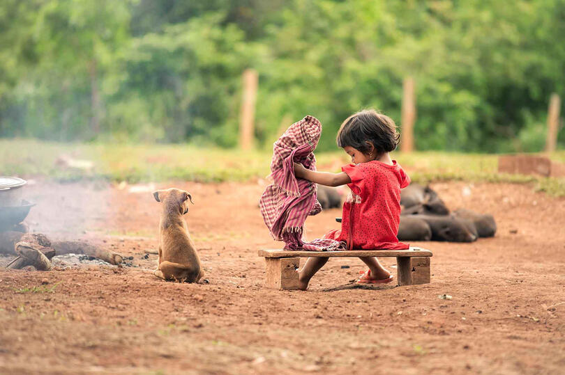 Cubs Portrait of a child with her puppy © Roberto Pazzi