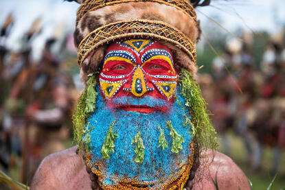 Tambul Colors Portrait of a Tambul tribesman © Roberto Pazzi