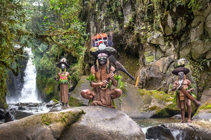 The Keeper of the Forest Group of Kutumb Tambul tribesmen © Roberto Pazzi