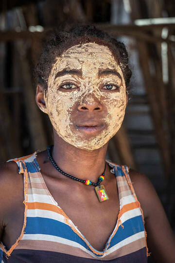 The Mask Portrait of a young woman © Roberto Pazzi