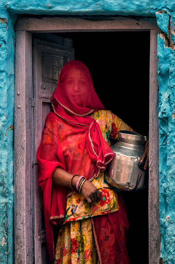 The Woman with the Jar Portrait of a woman © Roberto Pazzi