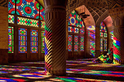 The Pink Mosque Interior of the Nasir-ol-Molk mosque © Roberto Pazzi