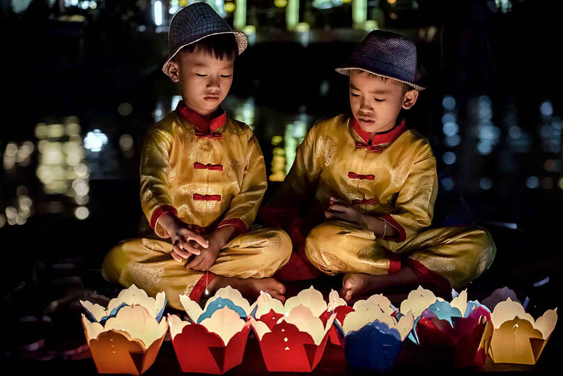 Full Moon Portrait of children celebrating the full moon festival © Roberto Pazzi